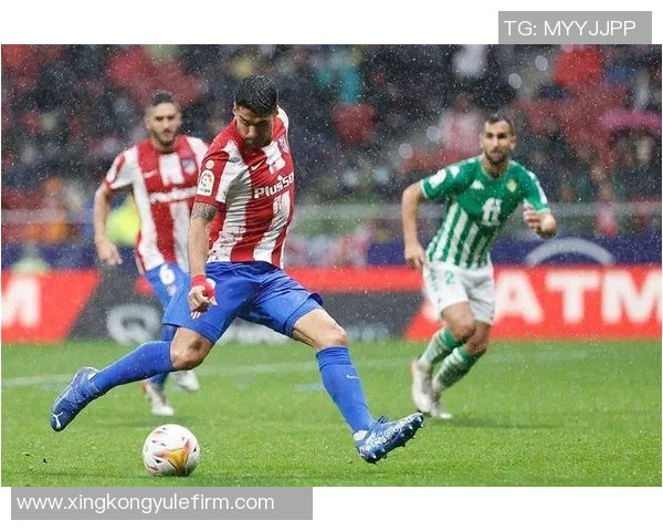 西甲联赛频现球场侮辱事件巴萨西蒙尼及多名裁判遭波及