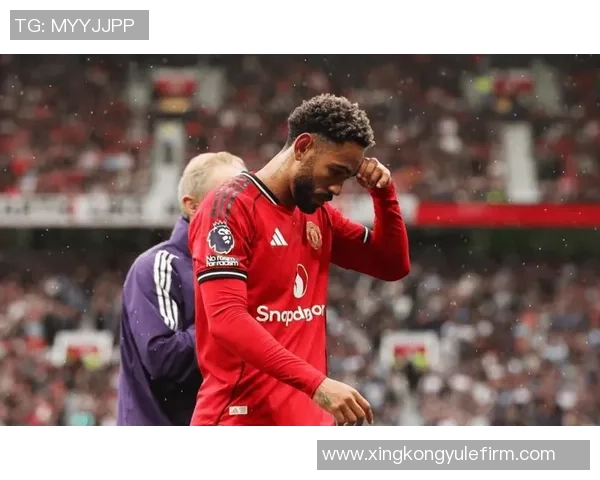 姆伯莫三球一助攻助曼联连胜官方宣布其为十月最佳球员