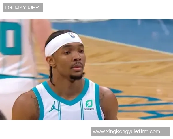 克洛尼首节火力全开四记三分狂砍13分1板1断展现神准外线能力