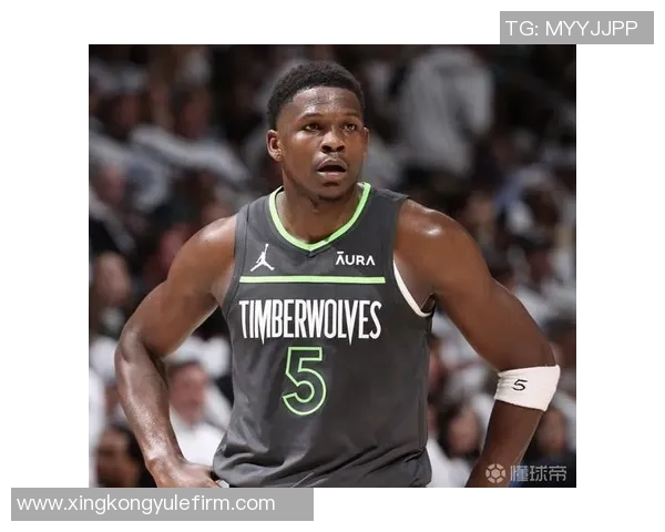 爱德华兹状态低迷半场仅得6分失误频繁表现不佳需调整状态