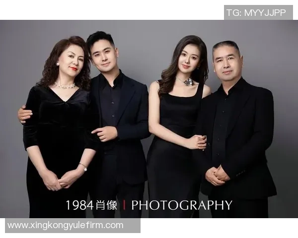 幸福满满的一家人库嫂分享全家福照甜蜜瞬间温馨满溢