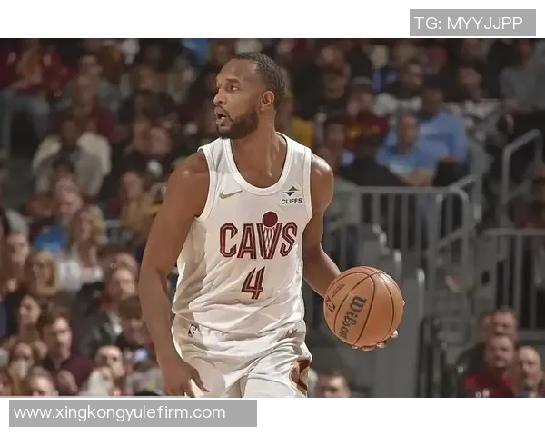 莫布里高效表现7投5中贡献14分5篮板4助攻三分球命中率出色