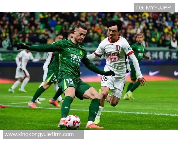 国安主帅解释半场换三人意图在于调整战术以扭转局势